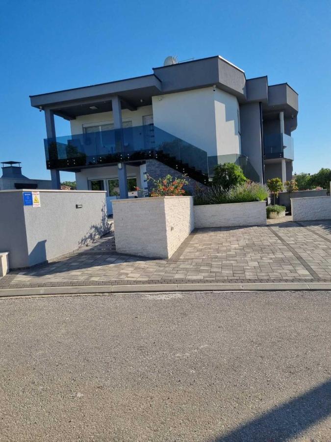 Apartman Paola Vrh  Extérieur photo